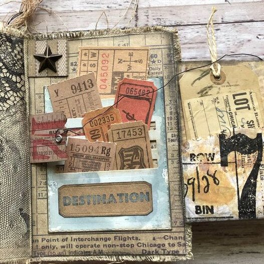 lostbeomjun's tweet image. txt au - lost
suspense au

Após seguirem suas vidas, os 5 amigos pensaram que nunca mais lidariam com caos e medo novamente. Mas anos depois do sequestro de beomgyu e a resolução do caso, coisas estranhas voltam a acontecer.

— Você tem 1 nova mensagem!
...  [x] ver  [  ] apagar