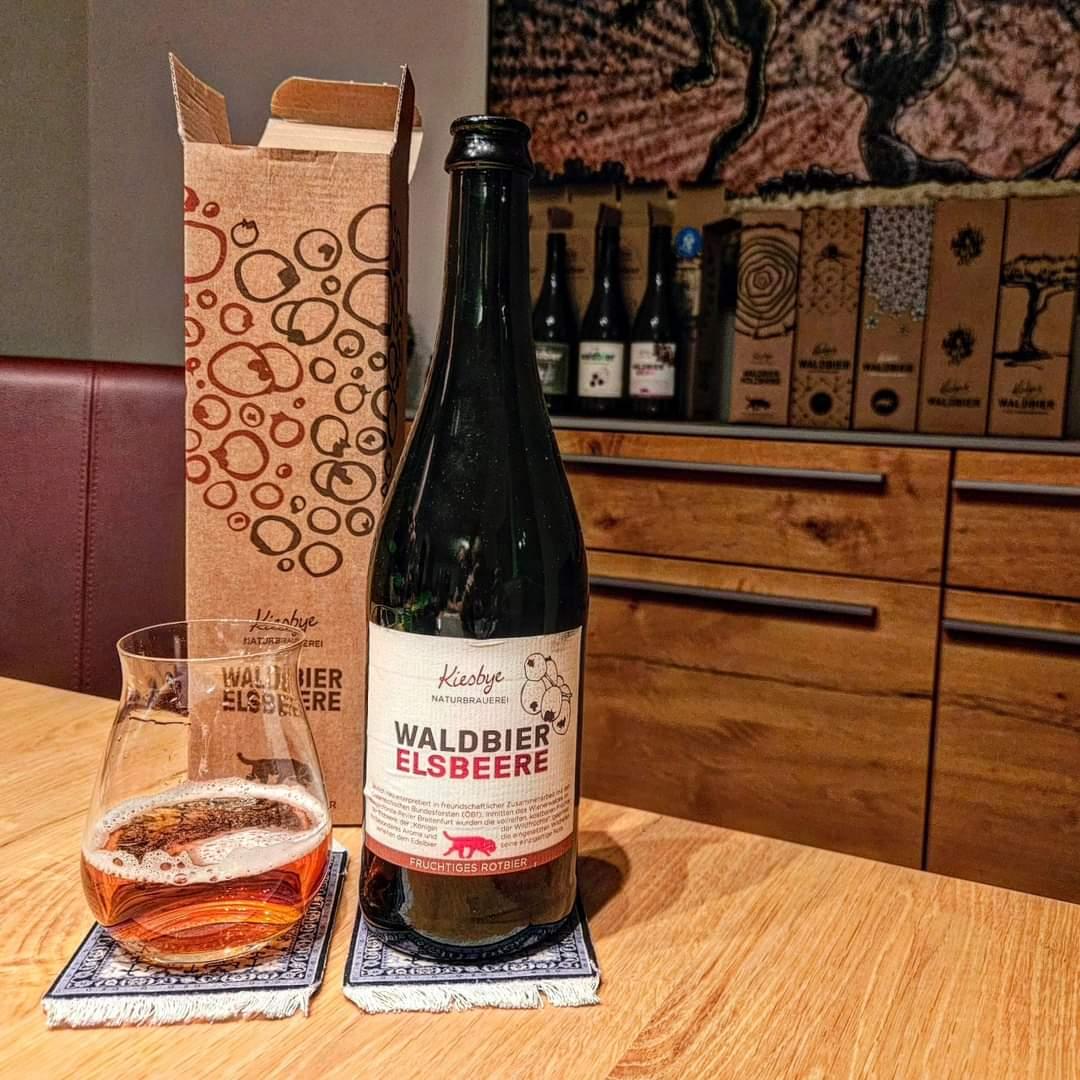 brunnenbraeu's tweet photo. Kiesbye – Waldbier 2019 – Elsbeere (****) 6,0%
#beeronthecarpet #keinbierfürnazis
#kiesbyeswaldbier #waldbier #elsbeere https://t.co/zUPgKtDL5j