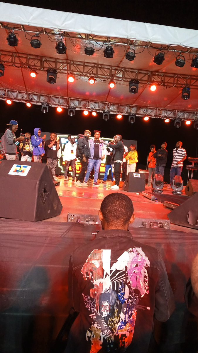 SuperSlimEli's tweet photo. Fxngz vs Immortal
#CreativesWillChangeAfrica
#IMFJos
#IMFRapBattleSession https://t.co/yJg7xAAmIA