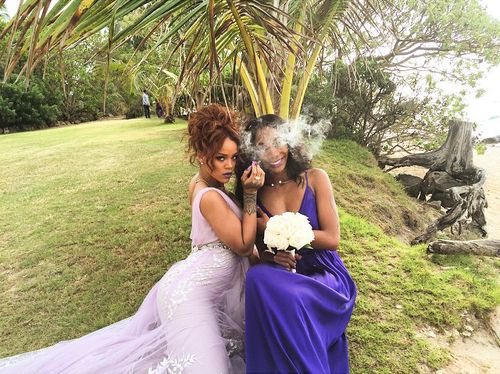 TokoGa12's tweet photo. Don’t invite Rihanna to weddings ✨ https://t.co/giD46s4C3U