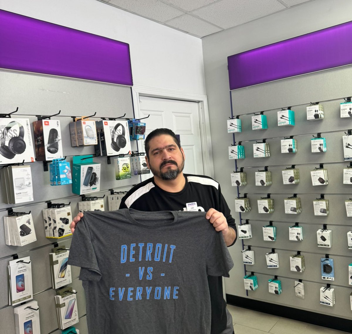 Woke up and texted the Detroit Downtown district: Salespeople are relationship builders who provide value and help their customers win!!!!!!! #DetroitGrind #DetroitvsEveryone @b_barkoff @WinstonAwadzi