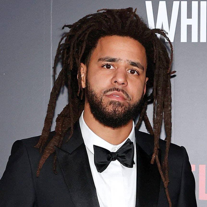 chisenga_cb's tweet photo. J Cole gives credit to Jemax for writing his verse in First Person Shooter https://t.co/OJuOr8uTFk