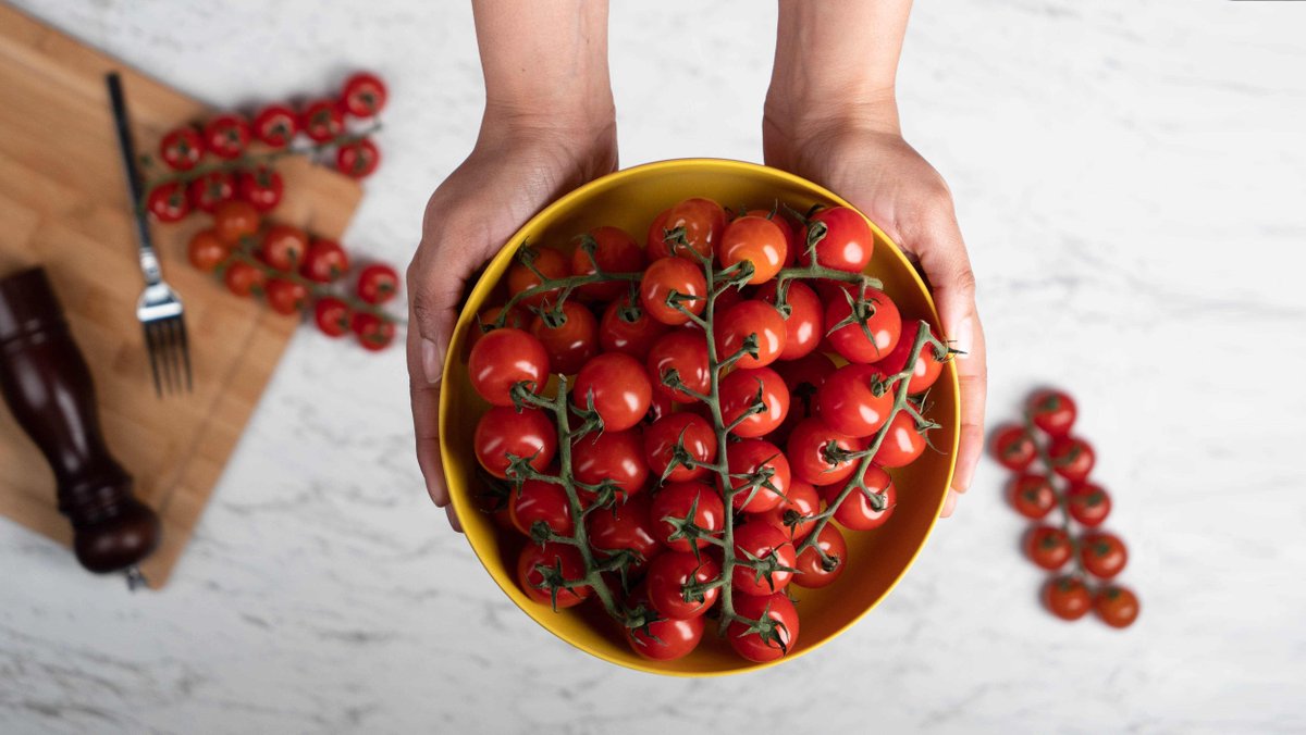 Majestically sweet #greenhousegrown RedRoyals® Sweet Cherry #Tomatoes On The Vine add burst of unmistakable #flavor that creates an incredible experience like no other.

Get creative with them today: pure-flavor.social/Create-With-Re…