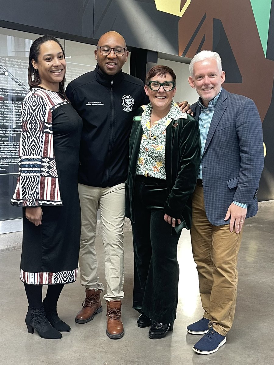 Thank you @DRichardsQNS for joining @girlscoutsnyc to celebrate #Troop6000 as hundreds gathered for World Thinking Day. And thank you for the $500K to support our camp and work! Gratitude to @QueensMuseum for hosting this great event!