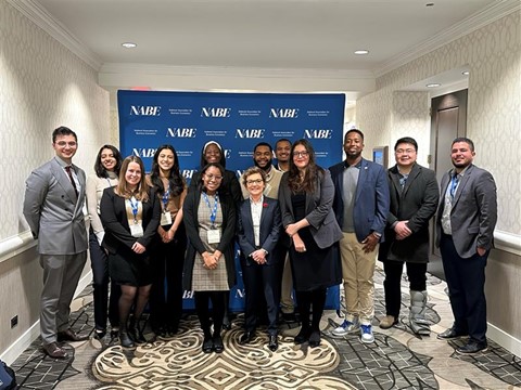 It was great to see so many aspiring economists at the National Association for Business Economics annual conference in DC last week--I really enjoyed meeting with and getting to know this year's @nabe_econ Scholars!