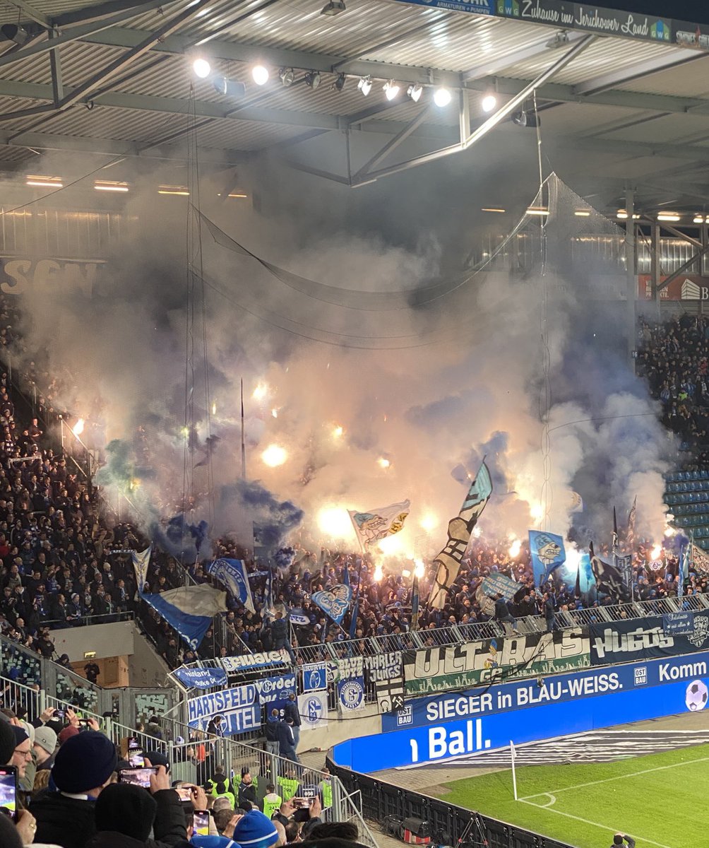 fanszenen_eu's tweet image. Magdeburg vs Schalke 🔥 24.02.2024

🔥🧨🔥

#fanszeneneu #fanszene #fcms04 #ruhrpott #s04 #schalkeultras #uge #ultrasgelsenkirchen #hugosgelsenkirchen #schalke #schalke04 #ultras #pyroshow #pyrotechnik 

📸 JoFrowiederda