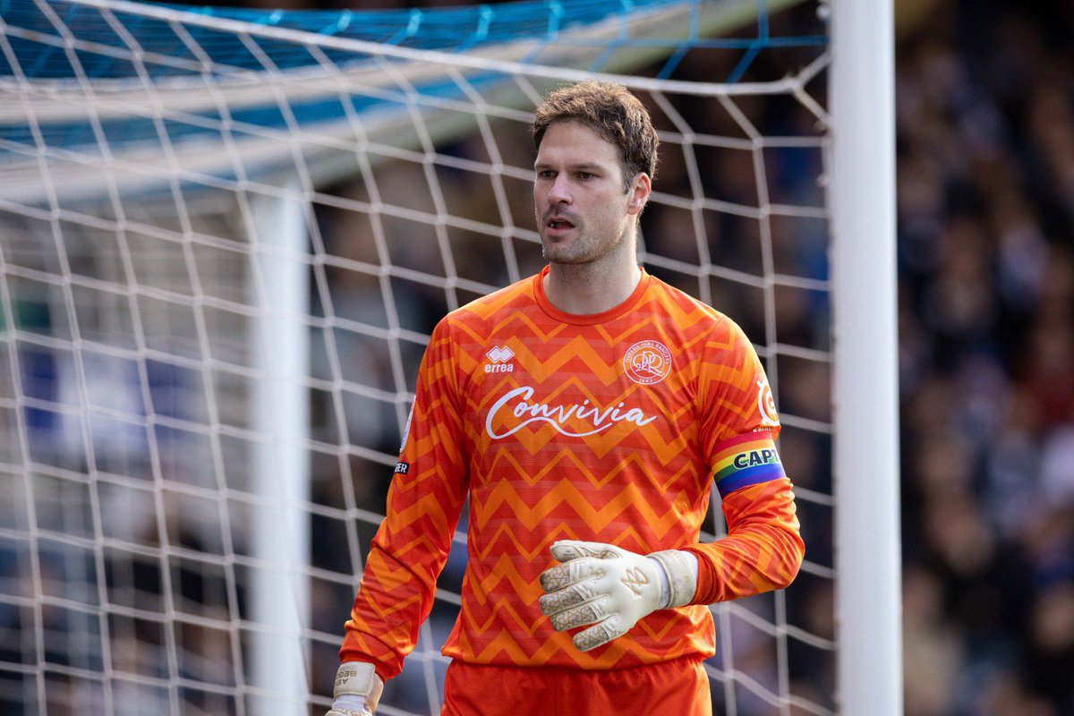 A big win for the team today and we keep pushing in the right direction. Top atmosphere at a packed Loftus Road today. We go again! 🆎🧤⚪️🔵 @QPR @Ab1Gk