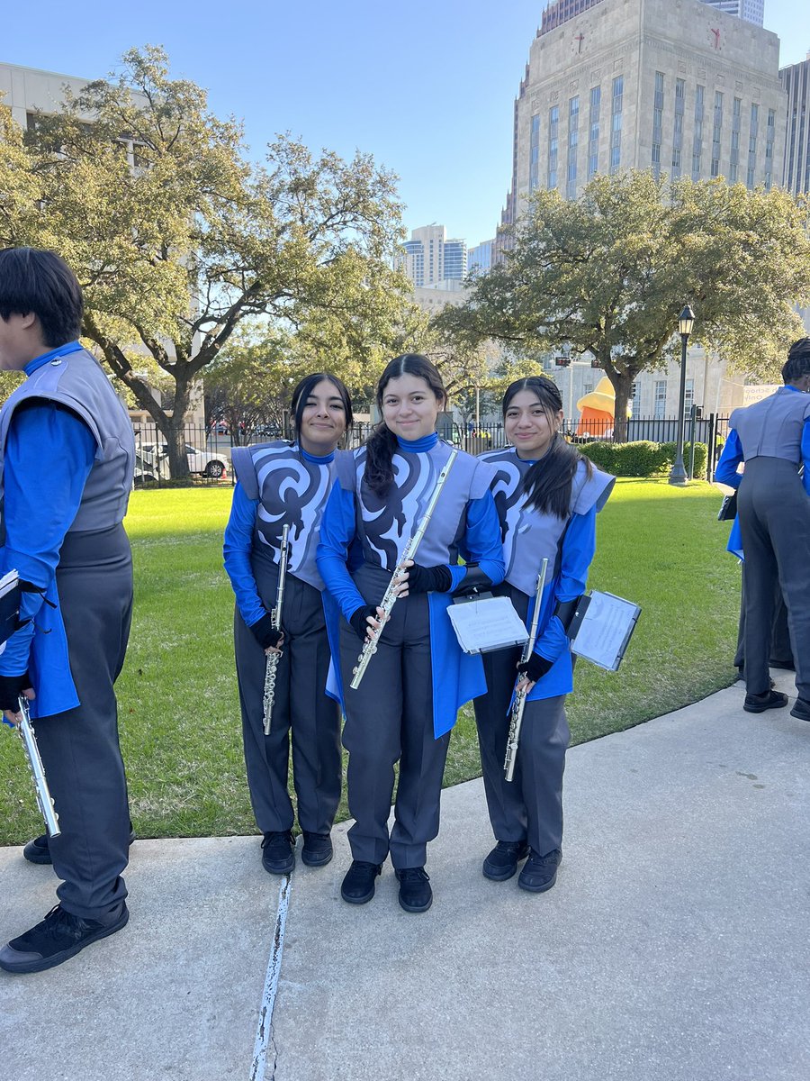The Might @ElsikBand did a great job today at the @RODEOHOUSTON parade. So proud of them and of my little nugget! @ElsikNGCRams @ElsikHighSchool