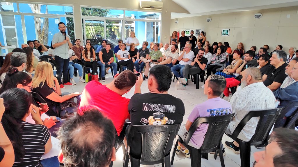 ✌️ENCUENTRO MILITANTE ✌️
Hoy nos reunimos junto a compañeras y compañeros del 2do distrito para reflexionar y organizar nuestros territorios, para construir juntos el futuro que nuestro pueblo merece.

¡Con la fuerza de las convicciones, más firmes que nunca!