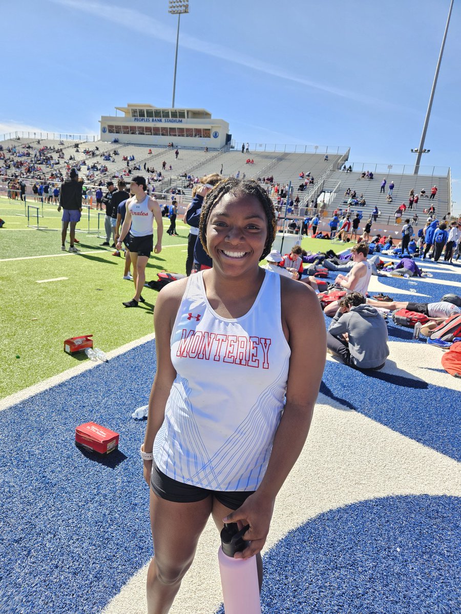 CoachKLozada's tweet photo. @LadyPlainsmenTF freshman Tra'mya Green finished JV 100mH with a new PR and moved up from 7th to 4th at the Don Black Relays #HurdlePower https://t.co/LMYmXYLxFx
