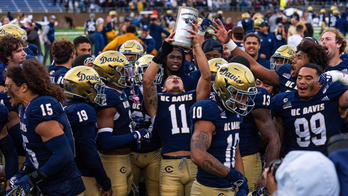 Extremely grateful to receive a scholarship offer from <a href="/UCDfootball/">UC Davis Football</a>! Thanks <a href="/CoachRaisbeck/">Eric Raisbeck</a> and <a href="/VintagePlough/">Timothy Plough</a> for the opportunity to grow as a student athlete.
