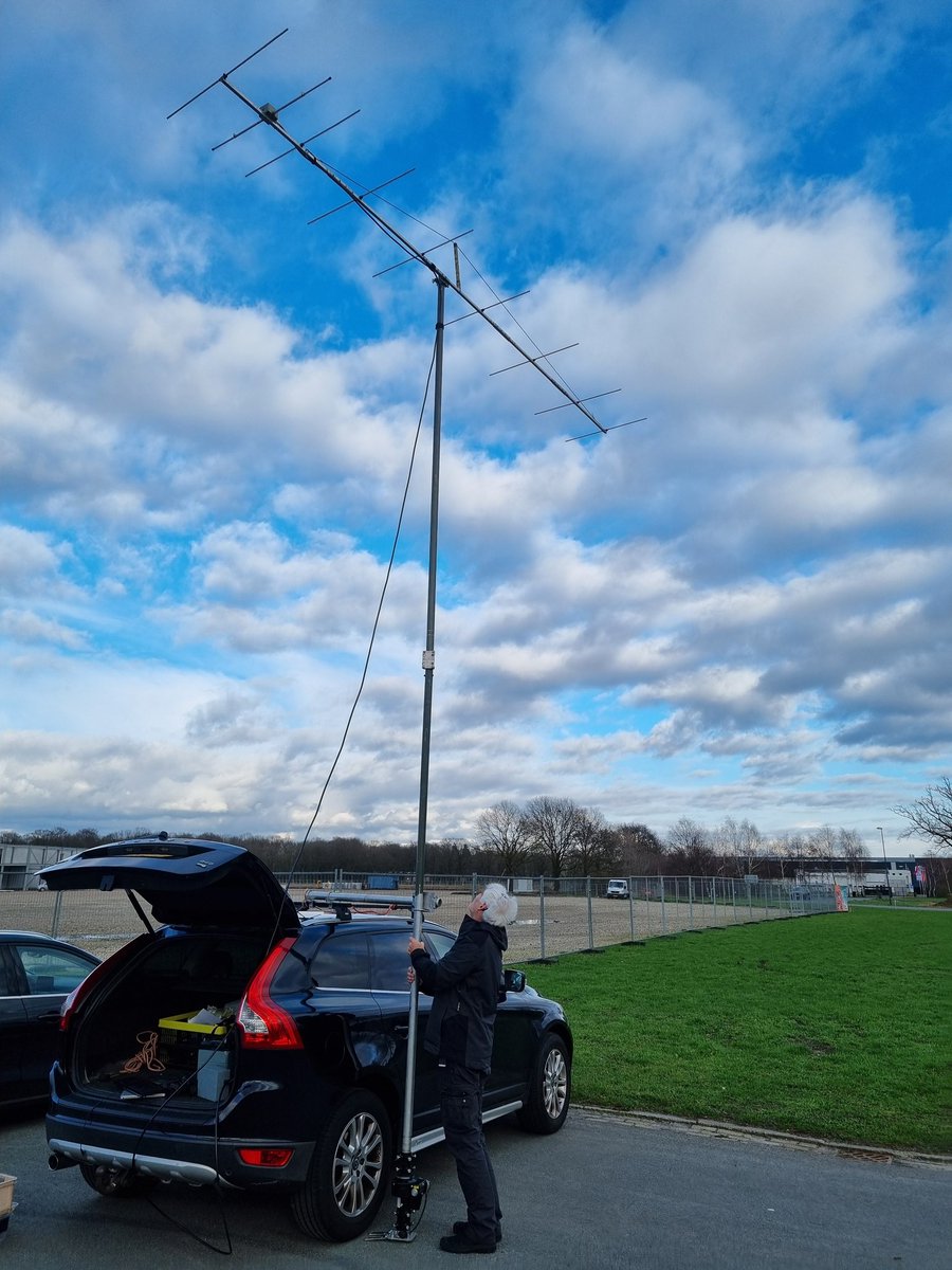 PE1RDP's tweet photo. This #afternoon we, with @pe1itr ,did some #EMF measurements on #144MHz #FT8 100W in 9 elem #yagi. Both on 6m and 4m above #ground  
Results almost the same as #NEC 4.1 #simulations 

#hamradio #hamr #AmateurRadio #antenna #field #distance #measurement #Mobile https://t.co/H8e5JOK6jC