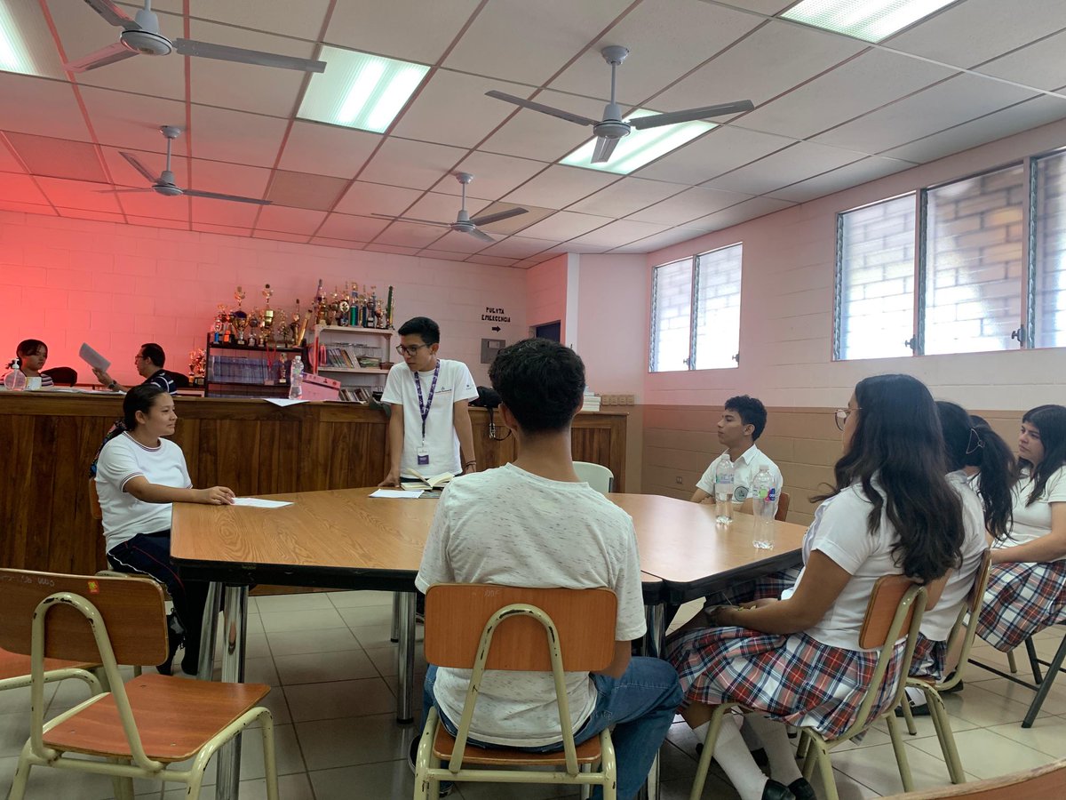 Los equipos de Participación Estudiantil trabajando.