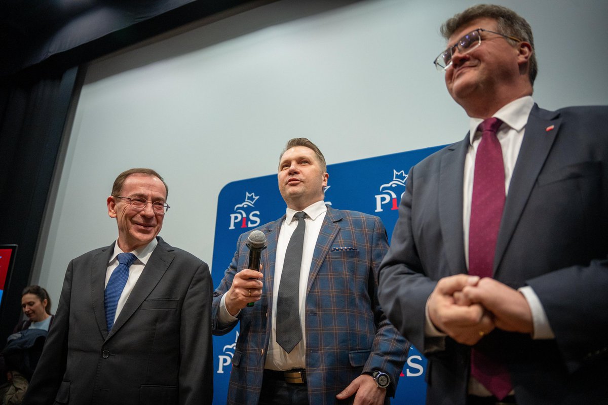 Prawo i Sprawiedliwość (@pisorgpl) on Twitter photo Udane spotkanie Wiceprezesa PiS <a href="/Kaminski_M_/">Mariusz Kamiński</a> oraz Posłów <a href="/WasikMaciej/">Maciej Wąsik 🇵🇱</a> i <a href="/CzarnekP/">Przemysław Czarnek</a> z mieszkańcami Lublina!🇵🇱
#BądźmyRazem
#BudujmyWspólnie Udane spotkanie Wiceprezesa PiS <a href="/Kaminski_M_/">Mariusz Kamiński</a> oraz Posłów <a href="/WasikMaciej/">Maciej Wąsik 🇵🇱</a> i <a href="/CzarnekP/">Przemysław Czarnek</a> z mieszkańcami Lublina!🇵🇱
#BądźmyRazem
#BudujmyWspólnie