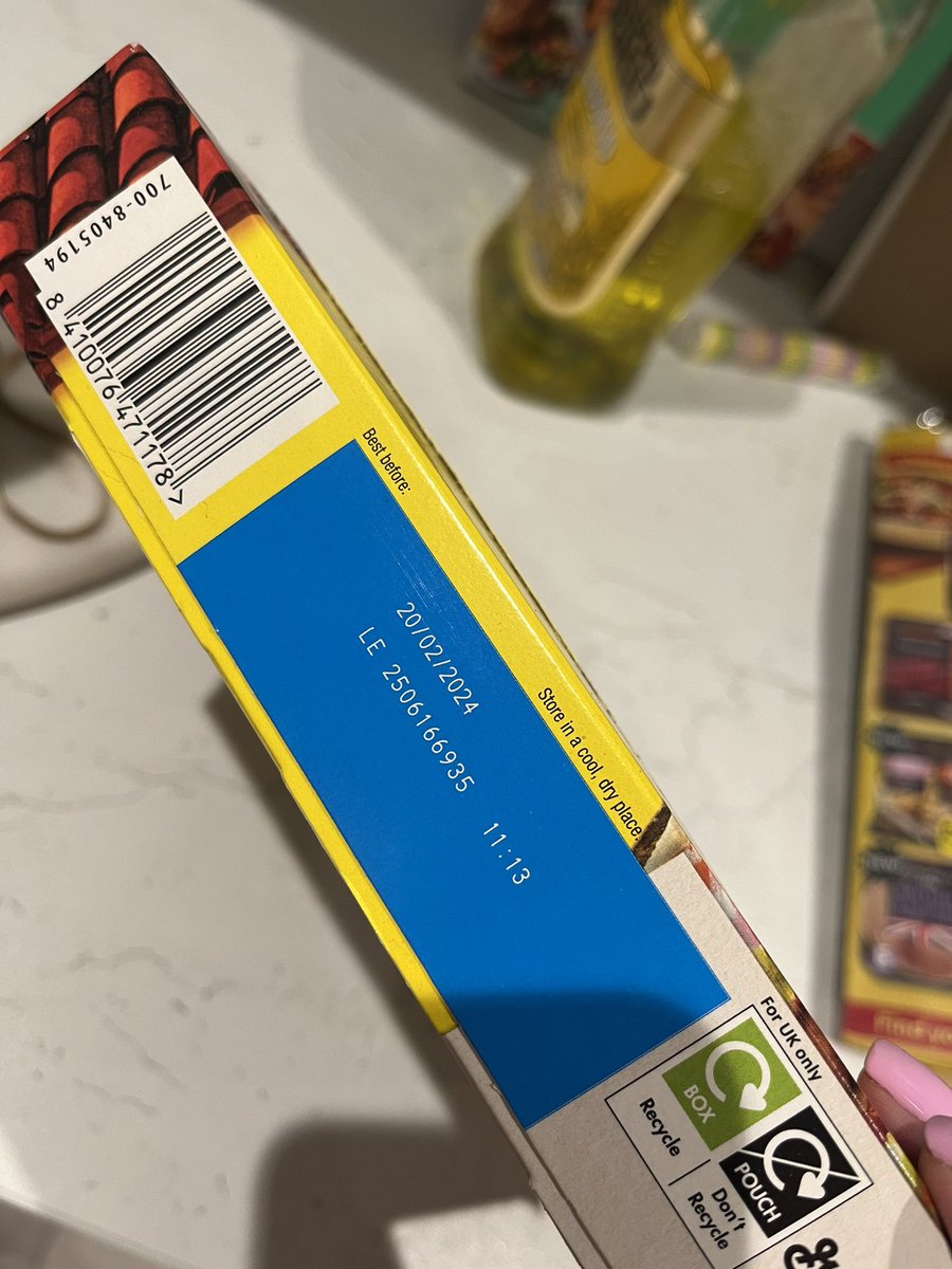 HannahBeetham's tweet photo. @mikecharlston @sainsburys @oldelpasouk Same here!!! Absolutely disgusting when it’s best before date…. https://t.co/ExfkZLgzsf