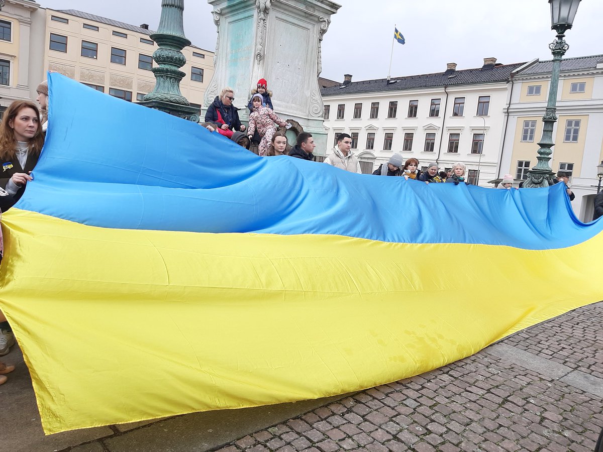 Stort tack till alla som deltog i demonstrationen på 2-årsdagen av den fullskaliga invasionen! Ett särskilt tack till Gothenburg Stands With Ukraine-protests för gott samarbete och den ukrainska skolan Vinochok för stödet i demonstrationen! Fortsätt Stand With Ukraine!