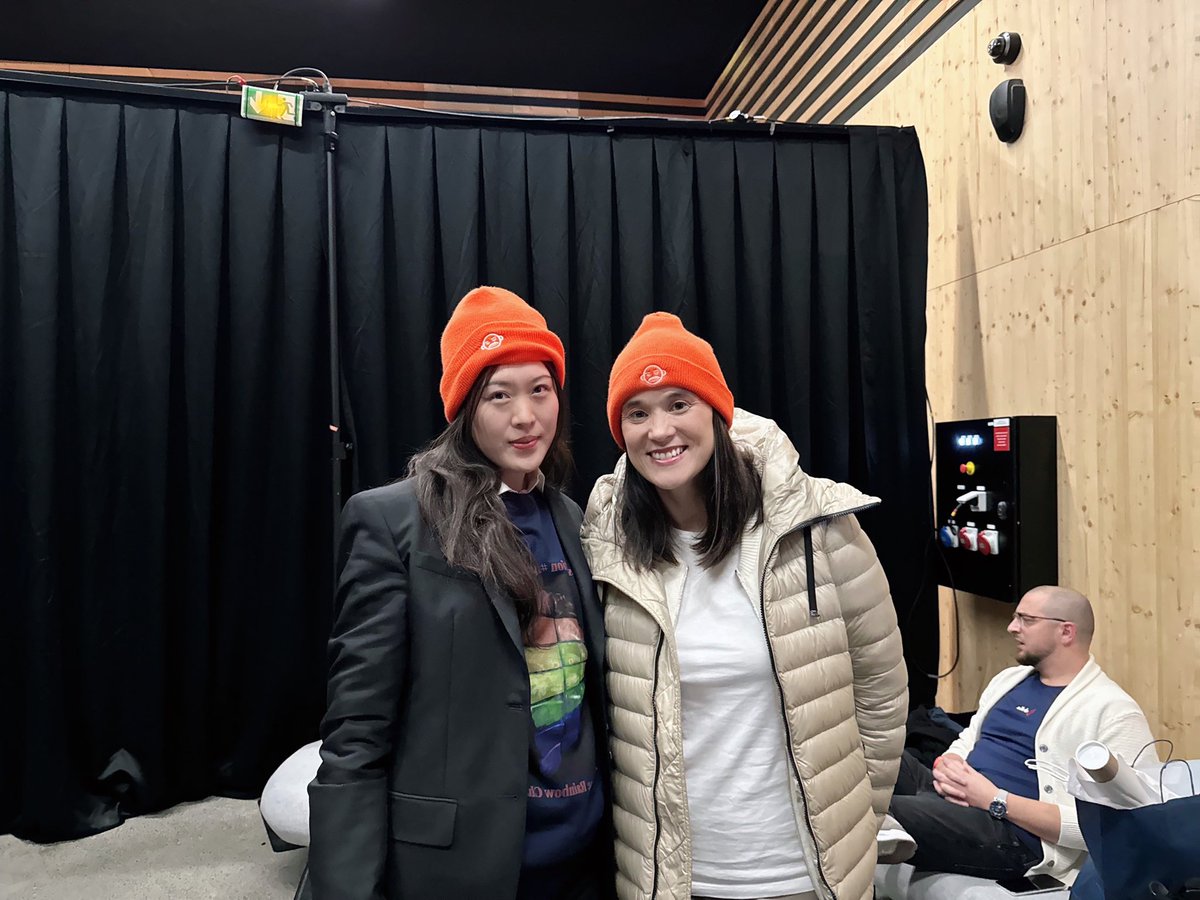 GRACEHYE1's tweet photo. GM! GN! @OnChainMonkey
I was very happy to meet Aamanda @amandaterry at the fun NFT Paris ❤️Thank you very much Fitzy @fitzyOG and Alexis @MacTuitui
See you later 👍🏻🔜
#nftparis #ordinals #onchainmonkey #osura #karmacoin #web3community https://t.co/h7BOVYmLeF