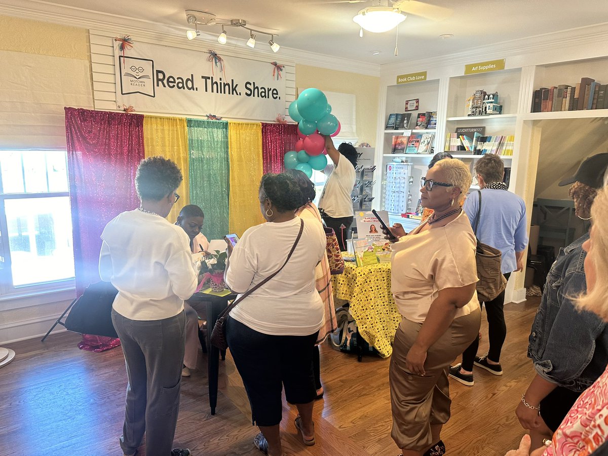 Delighted to join my girlfriend, <a href="/TalethiaEdward1/">Talethia O. Edwards</a> at her book launch.  Not too late yo stop by: midtown reader upstairs in the Pieberry!