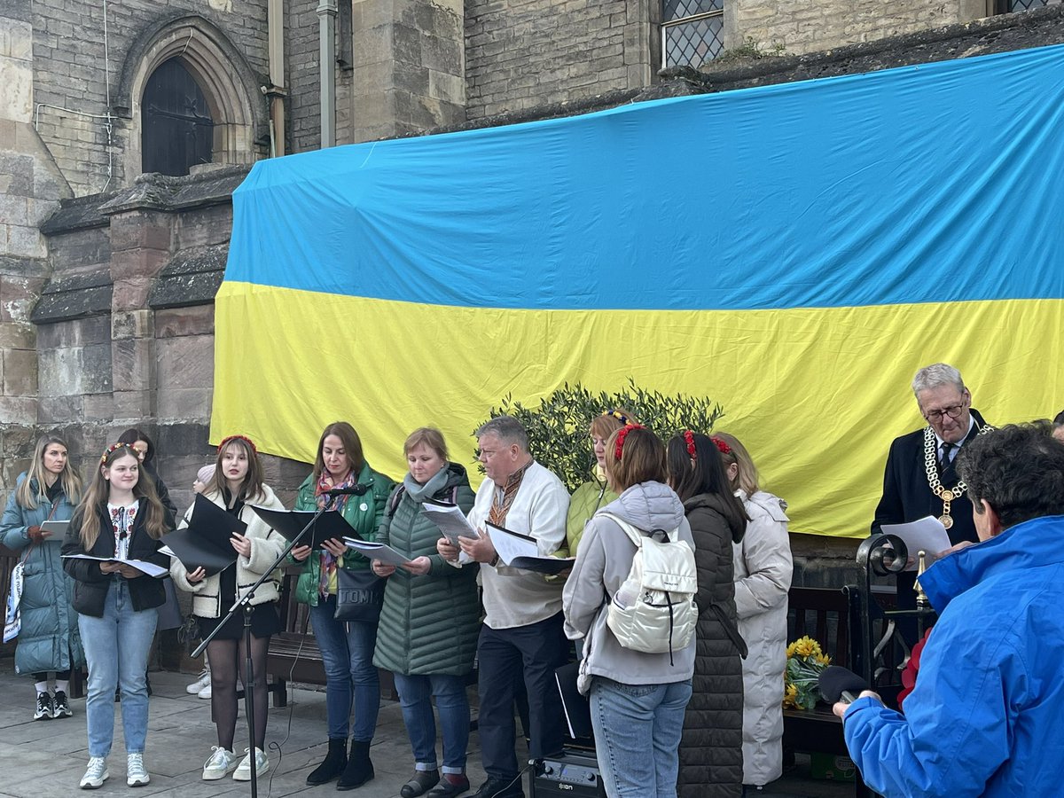 RichardStamford's tweet photo. A very moving event at Stamford’s War Memorial at sunset this evening marking the second anniversary of Russia’s invasion of Ukraine.🇺🇦 
We stand in solidarity with the people of Ukraine. 
слава Україні https://t.co/4bgCTIkZoh