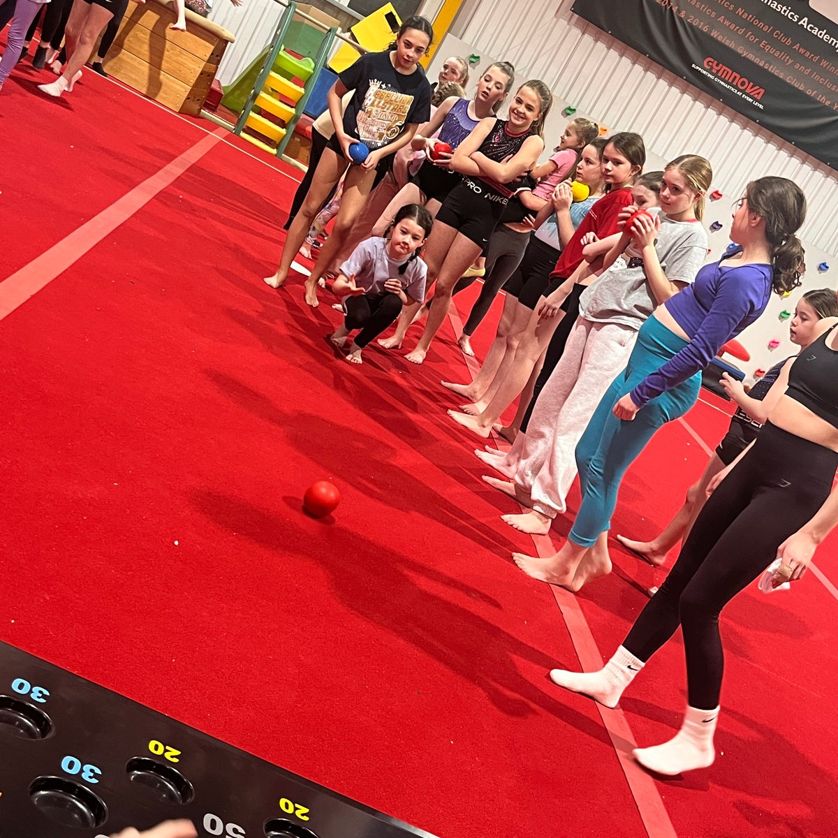 We had an amazing turn out for @BowlsBuddies at #ValleysGirls in Crumlin today - 34 girls giving bowls a go! @BowlsWales @StreetGameWales
