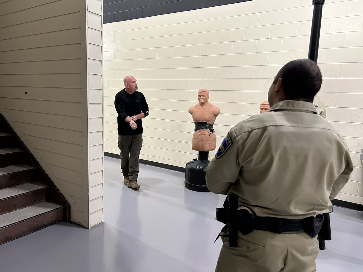 fbpdtx's tweet photo. Our police recruits are working hard and learning how to best serve you as they become officers! Keep up the great work! #farmersbranch #policeacademy https://t.co/u9Jb74I8Dp