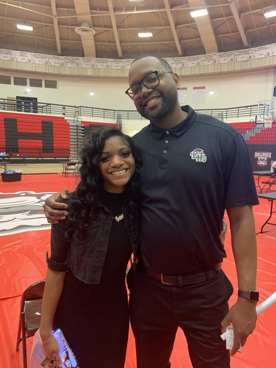 Leadership is more than Mon-Fri. Excited to see what the future holds for this scholar. Thanks ⁦<a href="/mathspeakslife/">Candi Cottrell</a>⁩ for coming out on your birthday. ⁦@Armstrong_LHHS⁩ ⁦<a href="/lhhsprincipal/">Octavius Harris Principal</a>⁩