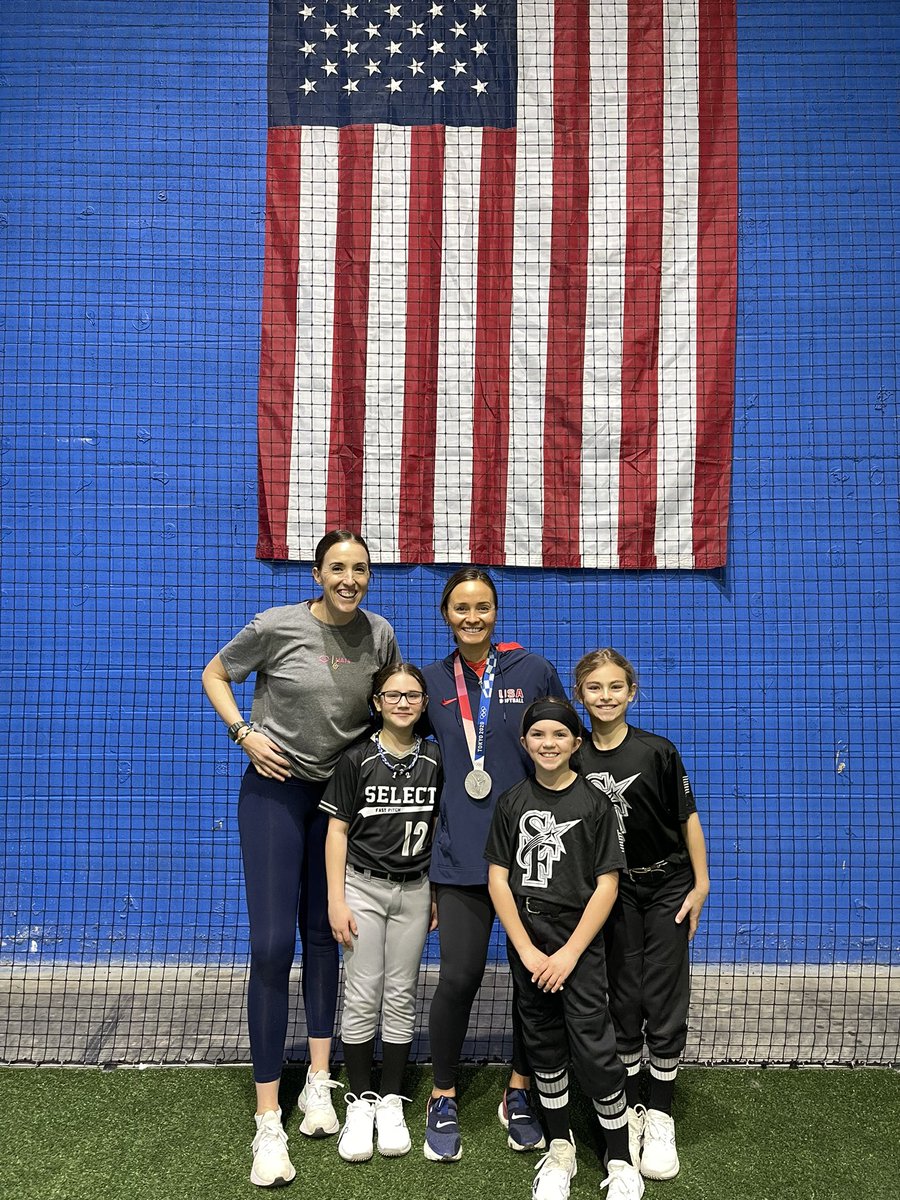 roimidwest2k14's tweet photo. Vella, Kennedy, and Annie putting in extra work at Ali Aguilar’s fielding clinic today.  Great job today, ladies! https://t.co/WzCENOeW6b