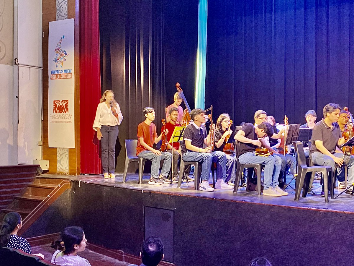 martharizzog's tweet photo. Iniciamos los conciertos 2024 del Programa #GuayasenMovimiento para la comunidad con el coro infanto juvenil y la orquesta joven sinfónica de la #CCENG y #PrefecturaDelGuayas, bajo la dirección artística de las maestras @AKuffoConductor y @PauSanchezCano
#sabado #GYE https://t.co/gtpWLa27Wi