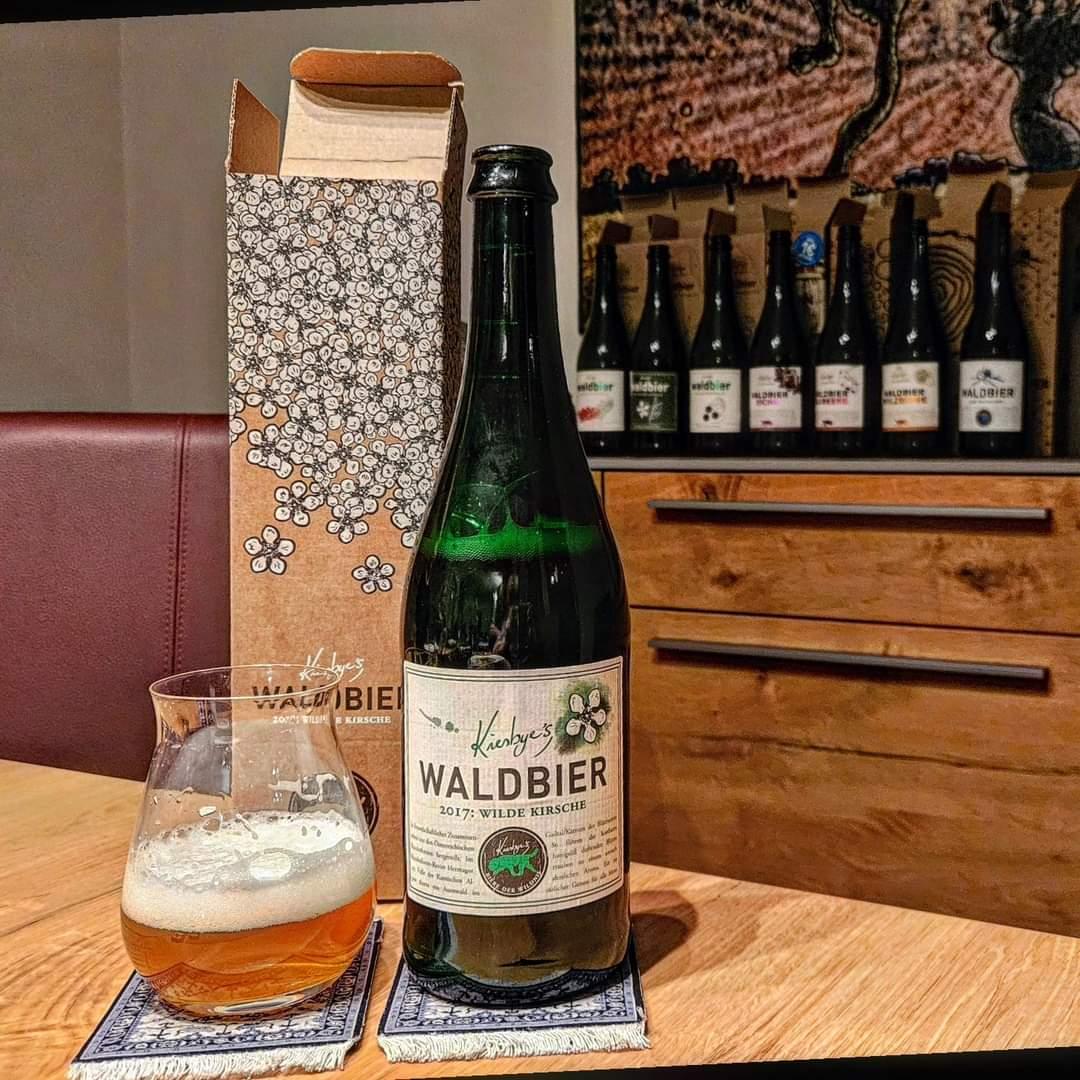 brunnenbraeu's tweet photo. Kiesbye – Waldbier 2017 – Wilde Kirsche (****) 7,2%
#beeronthecarpet #keinbierfürnazis
#kiesbyeswaldbier #waldbier #wildekirsche https://t.co/PFcacufrVK
