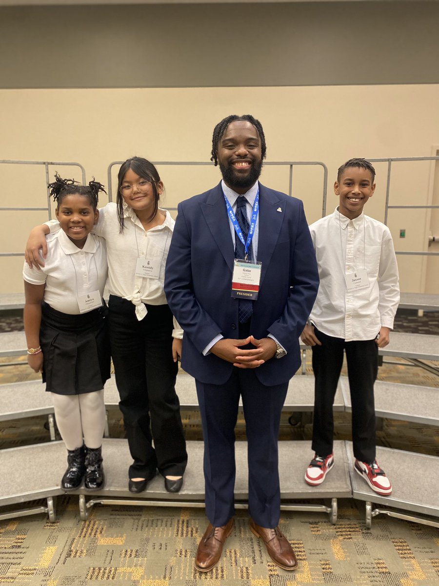 Mr. Gray tweet media