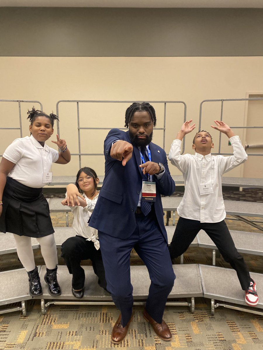 Mr. Gray tweet media