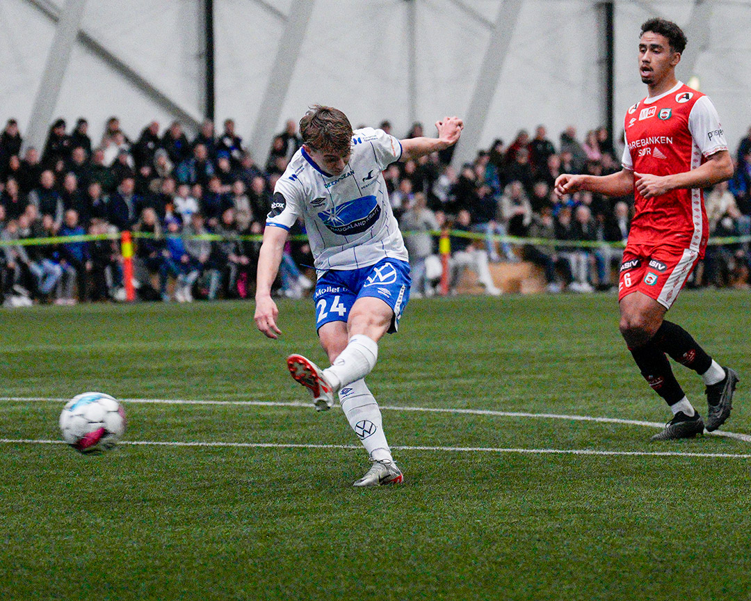 Noen bilder fra treningskampen <a href="/FKHaugesund/">FK Haugesund</a> vs. <a href="/Bryne_FK/">Bryne FK</a> i "Storhall Karmøy" i ettermiddag; bl.a. første og siste målet. #fkhaugesund