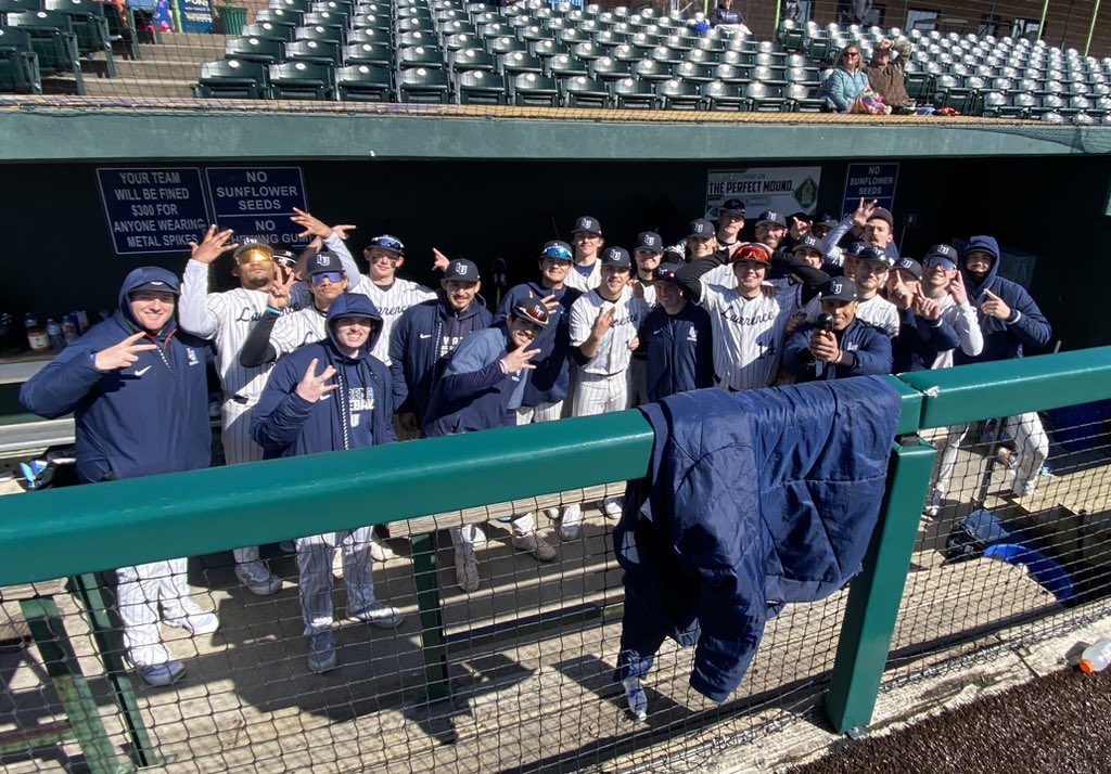 LUvikesbaseball's tweet photo. W #2 #HornsUP https://t.co/zJ9c3KyNXm