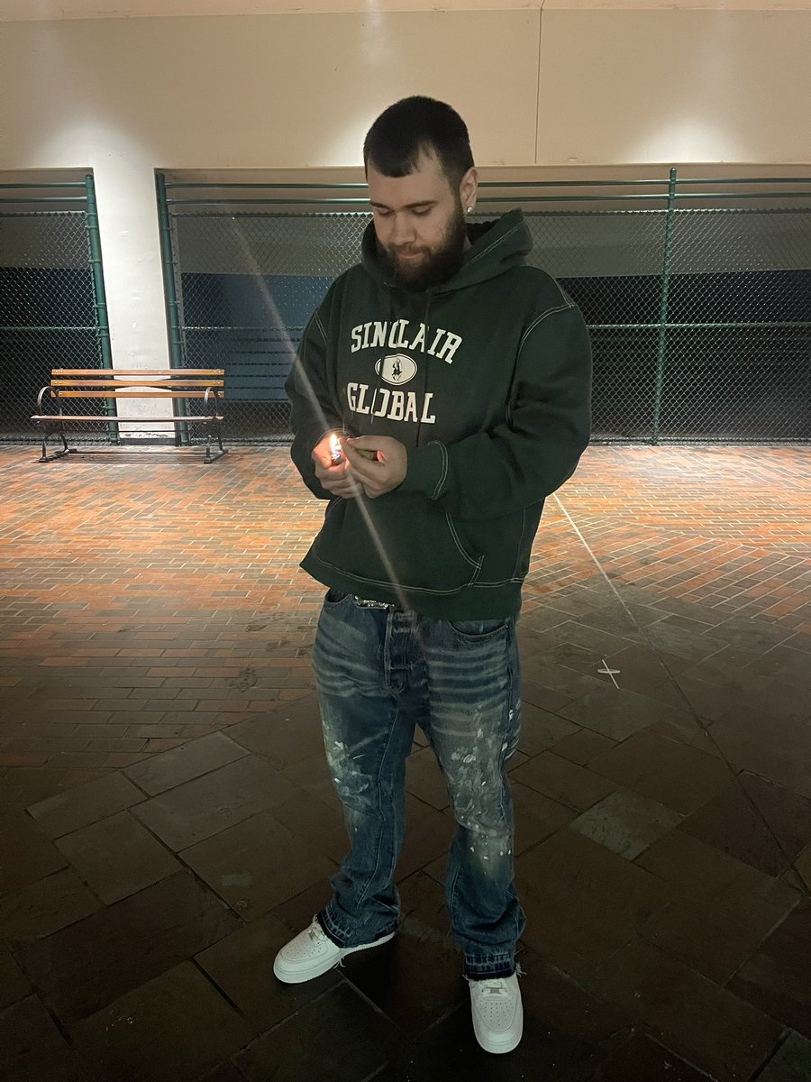 _johnnyv88_'s tweet image. CLAIR 💨