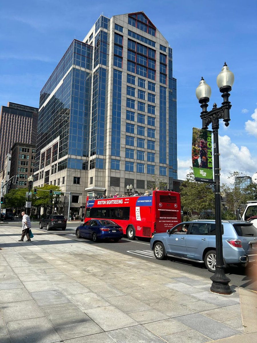 Exploring Boston: Top-Rated Things to Do
#downtownboston #fortpointchannel #visitboston #ignewengland #newengland #cityscapeboston #bostonfishpier #Seaport #sightseeing #sightseeingcruise #tdgarden

bostonsightseeing.us