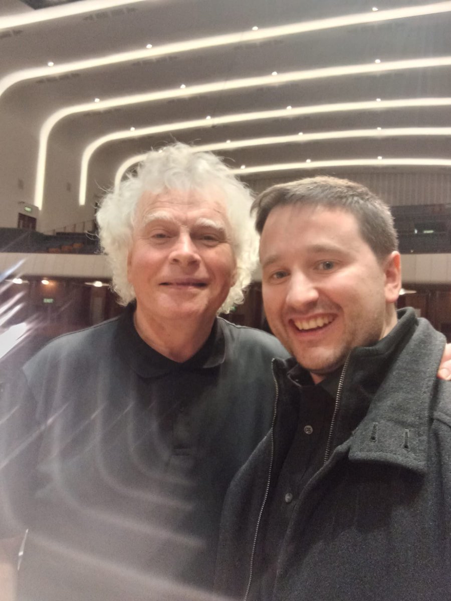 🎶 This term I am conducting the @liverpoolphil @liverpoolphilEd Youth Orchestra. For the concert this weekend I pass the baton to Simon Rattle! 😉😊 Feeling completely inspired seeing him in action. 🎶