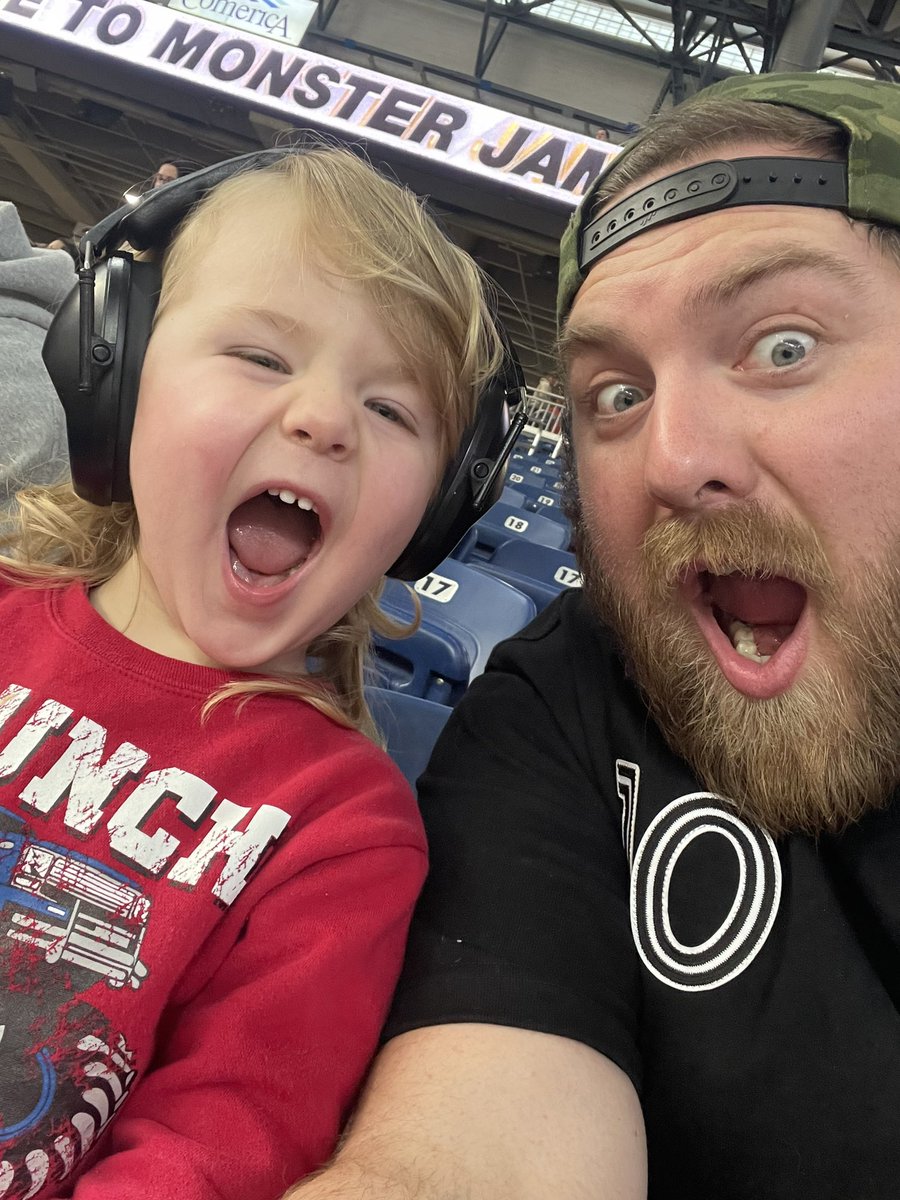 aydoughboy's tweet photo. #MonsterJam https://t.co/mlVFNbTKPP