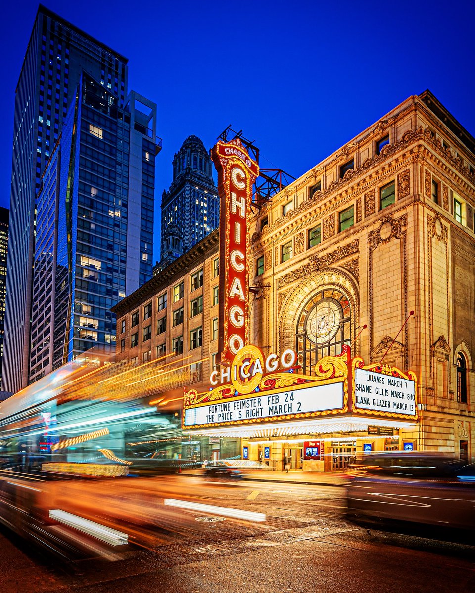 🚍 @chicagotheatre #Chicago instagram.com/p/C3vnkXpO0kw/…