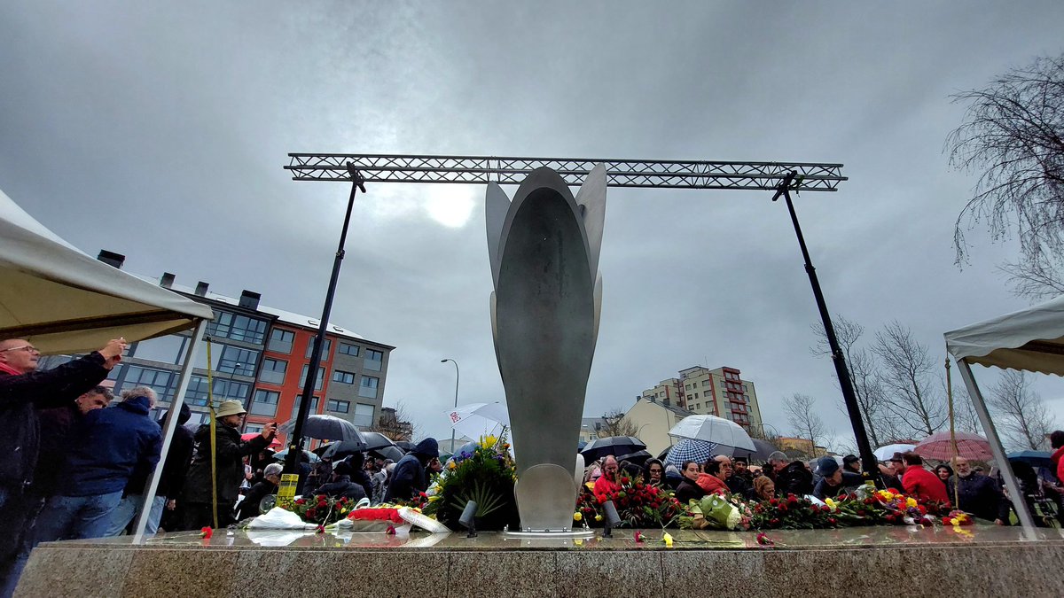 bngferrol's tweet photo. Inaugurouse hoxe en #Ferrol o memorial en lembranza das vítimas do Franquismo nas comarcas de Ferrolterra, Eume e Ortegal. Non podiamos deixar de estar ao lado das súas familias neste acto de lembranza cheo de dignidade. https://t.co/TO4UZcKWzq