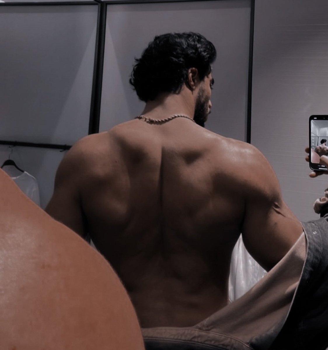 ᅠᅠᅠᅠᅠᅠᅠᅠᅠ          

           𝐌𝐀𝐋𝐈𝐊 𝐇𝐀𝐒𝐒𝐀𝐍.
      leader of the wolf pack.
      twenty-six. gay. he/him. 
      alpha. cocky. arrogant. 
      big heart. ( bigger dick ).
      dom. top. 6'6. lewd. mdni.

ᅠᅠᅠᅠᅠᅠᅠᅠᅠ