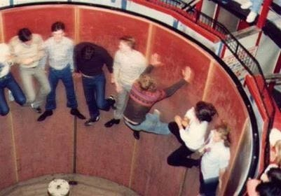 DT2ComicsChat's tweet image. #RandomTweet 

The Gravitron.

Not for the faint of heart.
