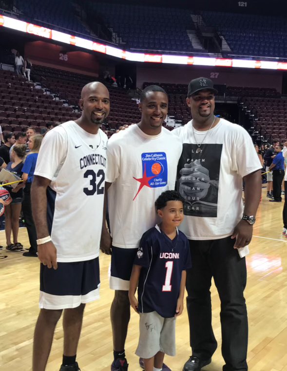 CoachKFree's tweet image. Congratulations my brother @RipHamilton32 couldn’t be more proud , who would have thought this moment would come 3hrs into a Coach Calhoun “First Practice”😂😂in “96”.  Time to put that jersey up where it belongs,amongst the Legends!