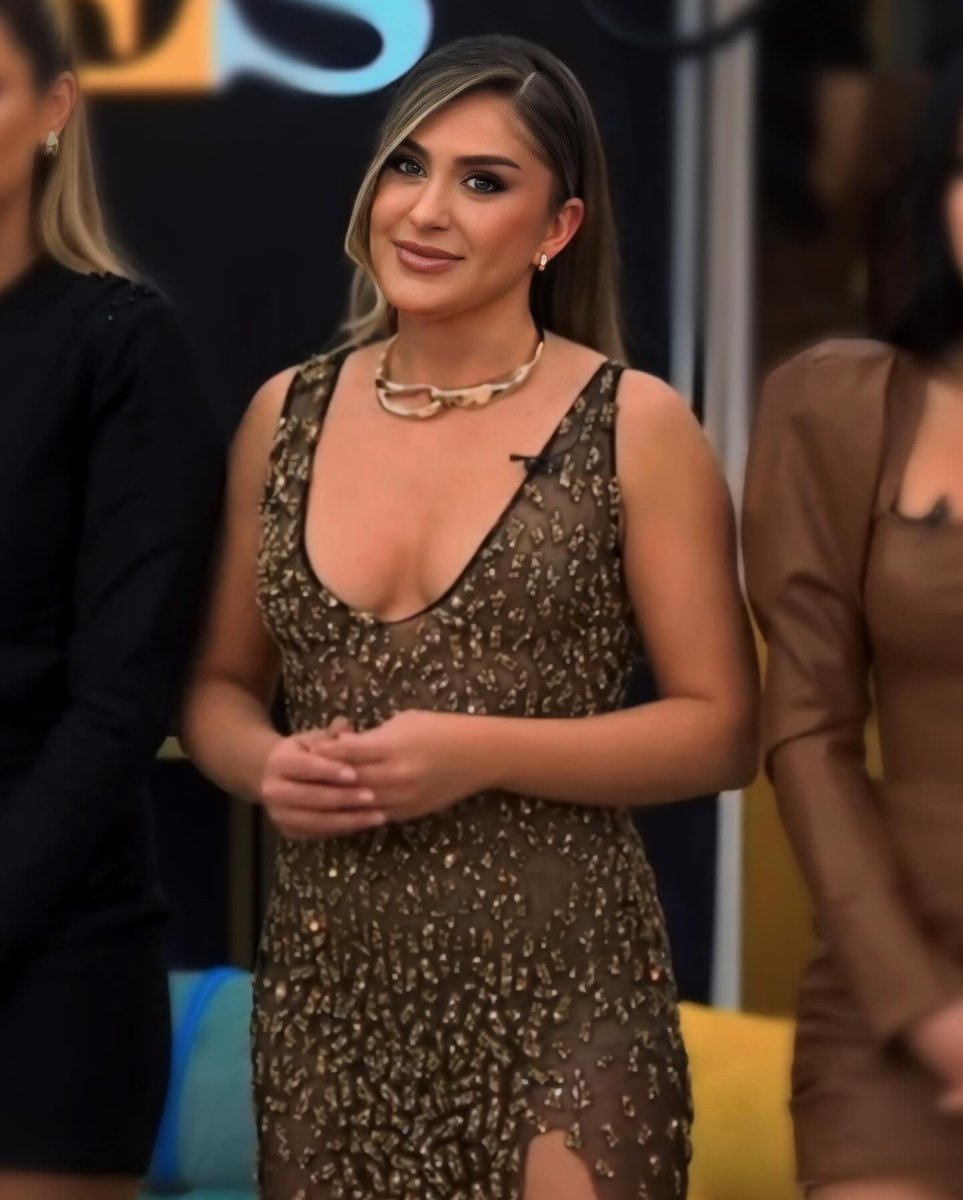 vesasmolica's tweet photo. GOLDEN GIRL 🌟 #bbvipal https://t.co/Hsmk6aG3QW