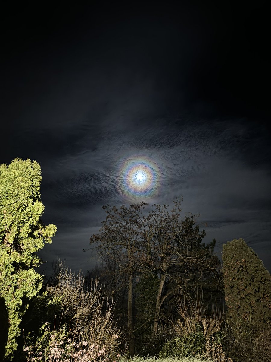 Moonbow in Stuttgart ! Beautiful 🤩 #moonbow #moon #fullmoon