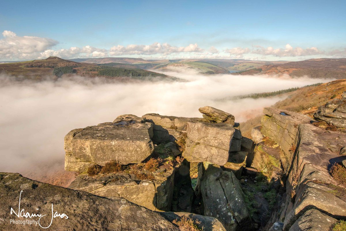 A fabulous morning to be out and about! An amazing #temperatureinversion in the #hopevalley and some amazing view from high up! Views form #higgertor &amp; #bamfordedge #peakdistrict #peakdistrictphotography #weather <a href="/peakdistrict/">Peak District National Park</a> <a href="/vpdd/">Visit Peak District & Derbyshire</a>