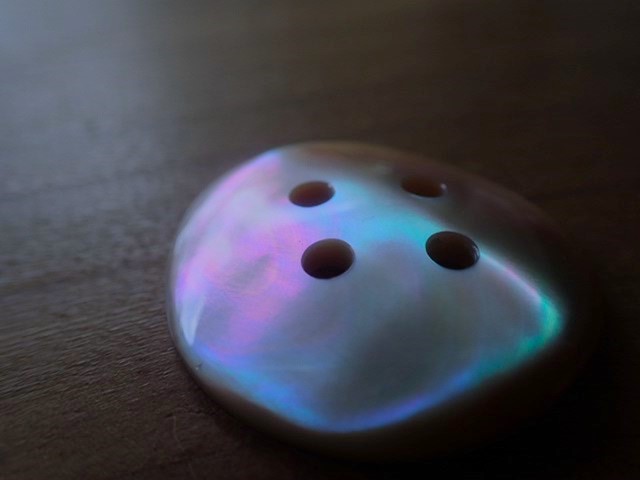 HAPPYMARINSHELL's tweet image. 夜光貝の手作りボタン🌴
見る角度で虹色に変わる妖艶な輝き🌈
薬品、塗料、漂白剤等は一切使わない研磨のみの輝きです✨
Creemaさんで販売中🎉
 creema.jp/item/17328698/…
どうぞよろしくお願いします🙏😁
#シェルボタン
#貝ボタン
#shellbuttons
#ハンドメイド作品