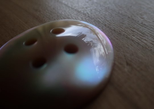 HAPPYMARINSHELL's tweet image. 夜光貝の手作りボタン🌴
見る角度で虹色に変わる妖艶な輝き🌈
薬品、塗料、漂白剤等は一切使わない研磨のみの輝きです✨
Creemaさんで販売中🎉
 creema.jp/item/17328698/…
どうぞよろしくお願いします🙏😁
#シェルボタン
#貝ボタン
#shellbuttons
#ハンドメイド作品