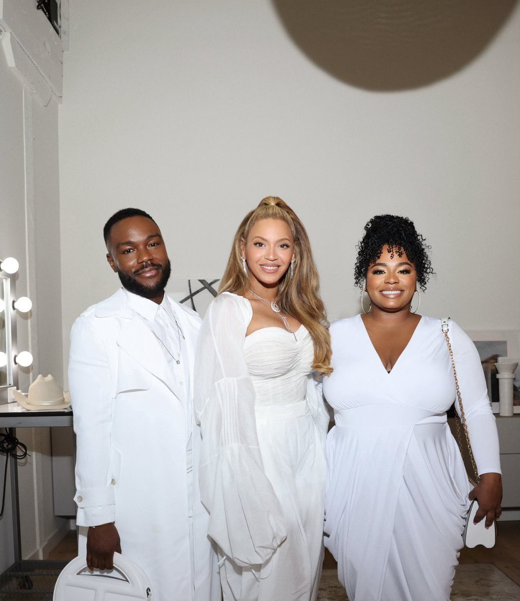 You know how y’alls big mommas got a framed picture of Obama in her house.  Crissle, Fury, ans Beyoncè finna hang on a wall in every home I’ll ever own till Jesus comes back.