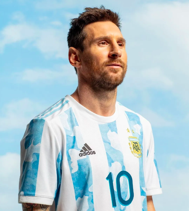 carasaki10's tweet image. 🐐🥞🇦🇷 El alfajor es la Messi de las golosinas y Messi es más argentino que el alfajor. Por eso, sale hilo de Messi as alfajores. Y porque no hay nadie más fanático que yo de ambas cosas juntas: