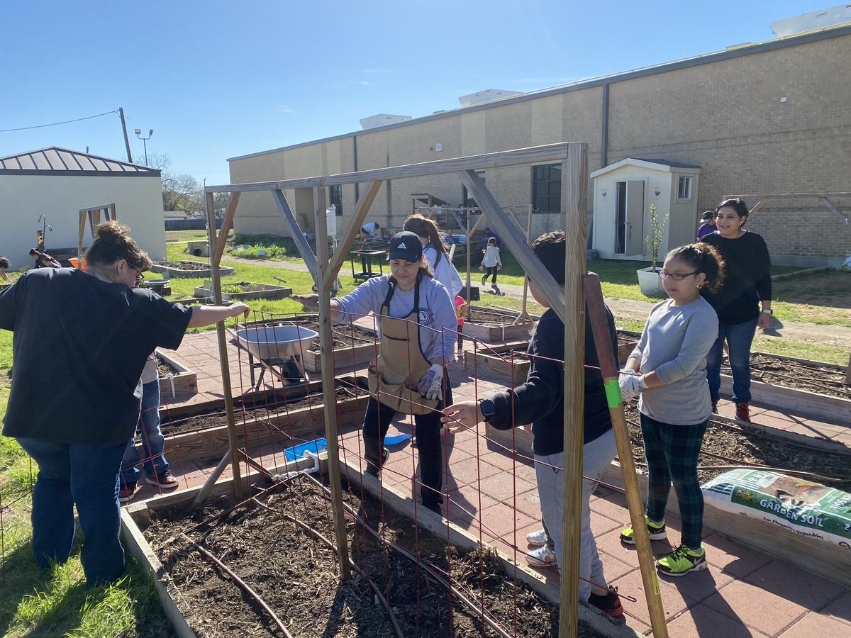 Grateful for my Meadow Village Community and our Air Force members who volunteered today at our Project ACORN Community Event! Today I learned what “Many hands make light work.” really means! @NISDMeadowVill @NISDElemScience @NISDGTAA @c_maldonado_1 @erica_lashley